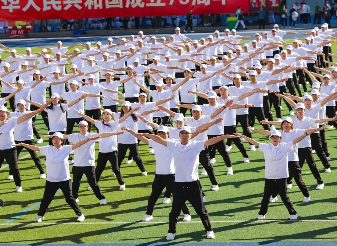 圖3 青春舞動(dòng)展風(fēng)采 團(tuán)隊(duì)凝心譜華章.jpg